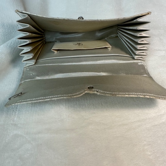 Pegi Paris Cream and Silver Floral Vintage Clutch Purse - Picture 10 of 12